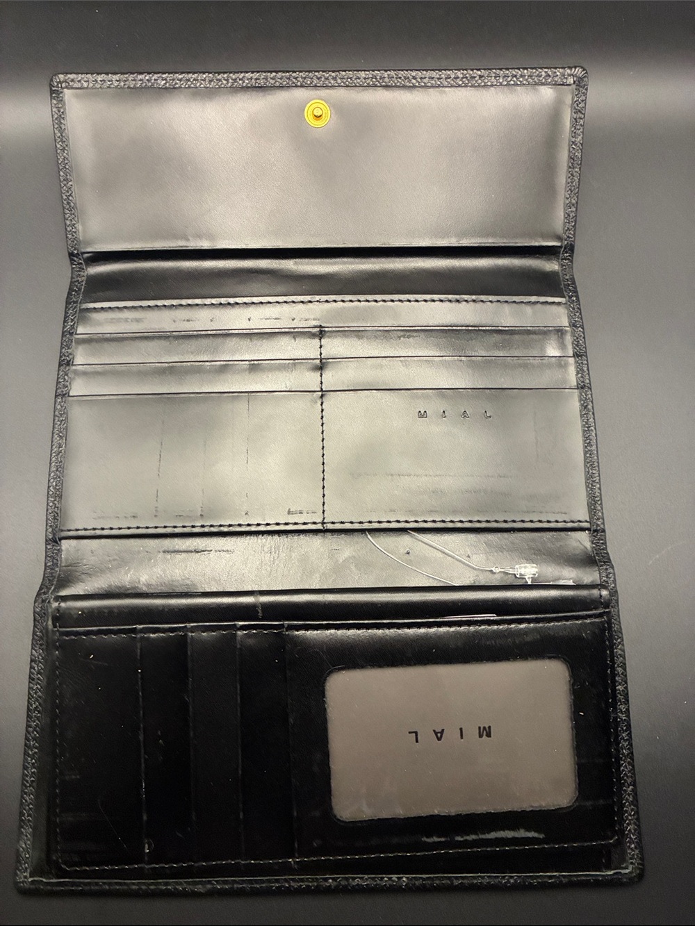 Elegant Black Continental Wallet with Gold Hardware - Picture 2 of 8